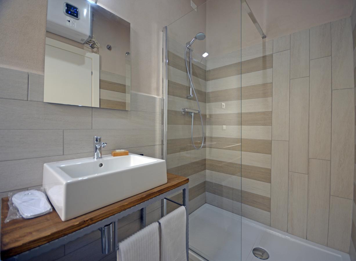 מרינה די צ'צ'ינה Hotel Della Contrada מראה חיצוני תמונה